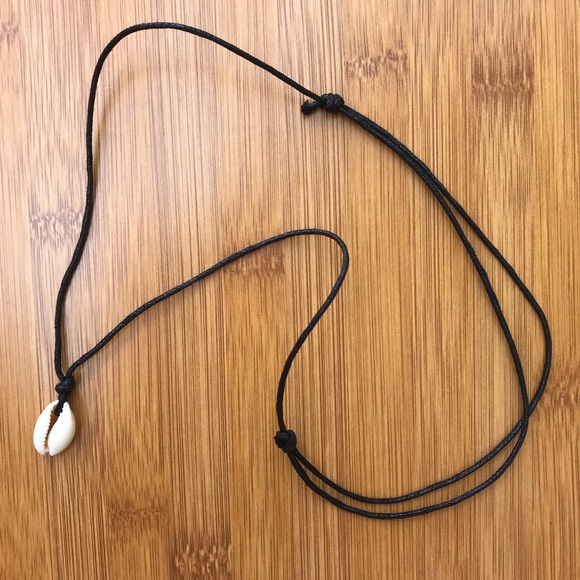 Cowrie Shell Necklace🐚 - Picture 3 of 4
